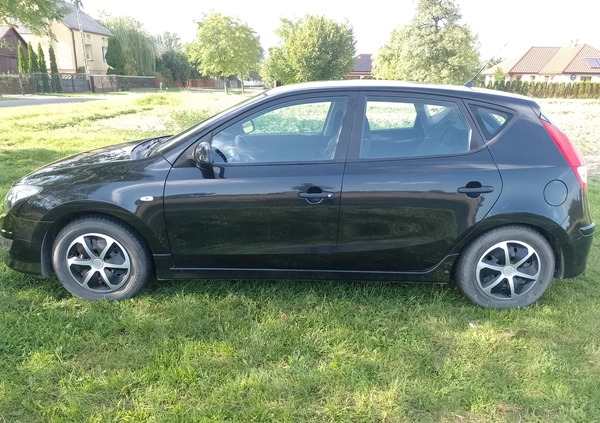 Hyundai I30 cena 20000 przebieg: 150900, rok produkcji 2011 z Lewin Brzeski małe 232